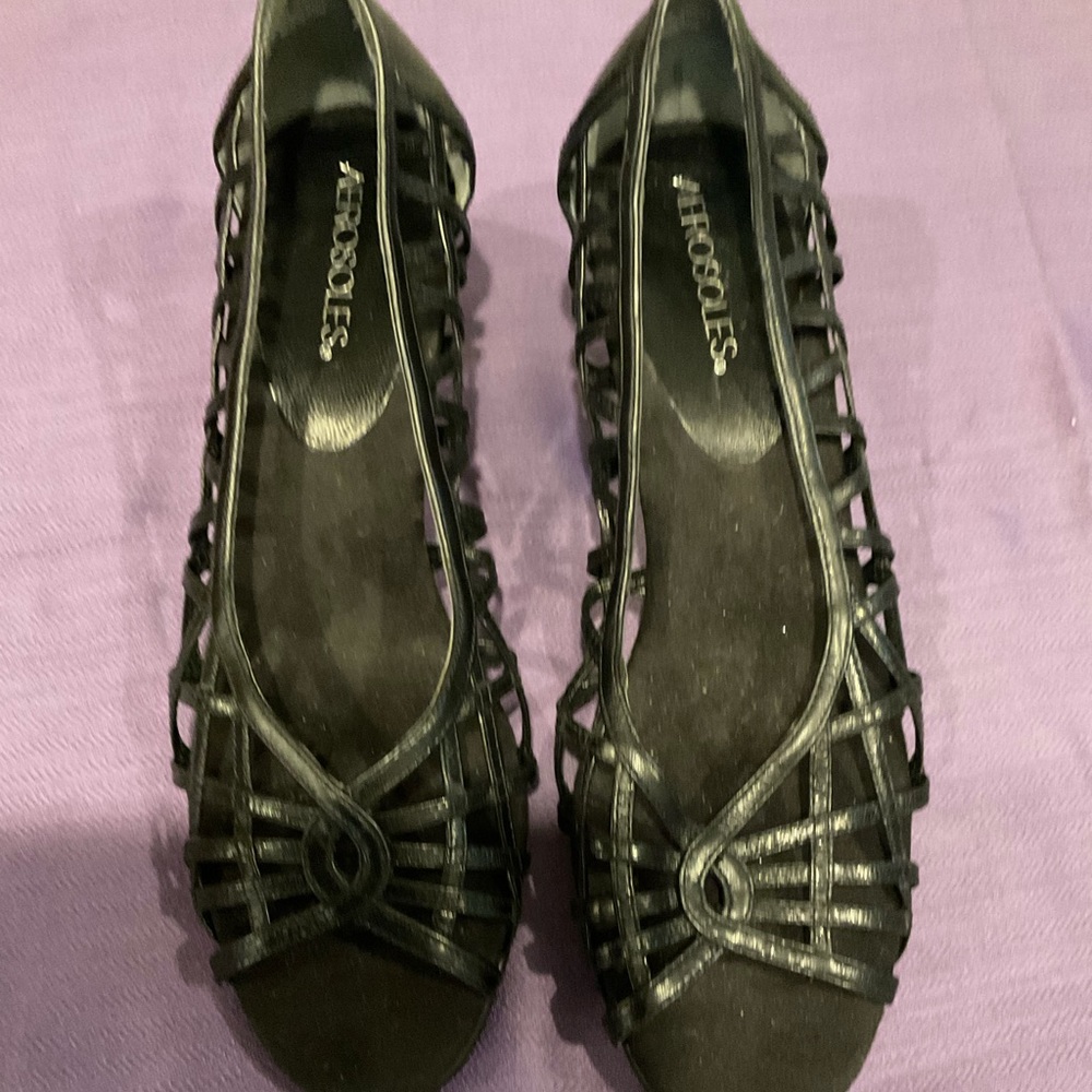 Aerosols Black Woven Cut Out Pumps, Size 9.